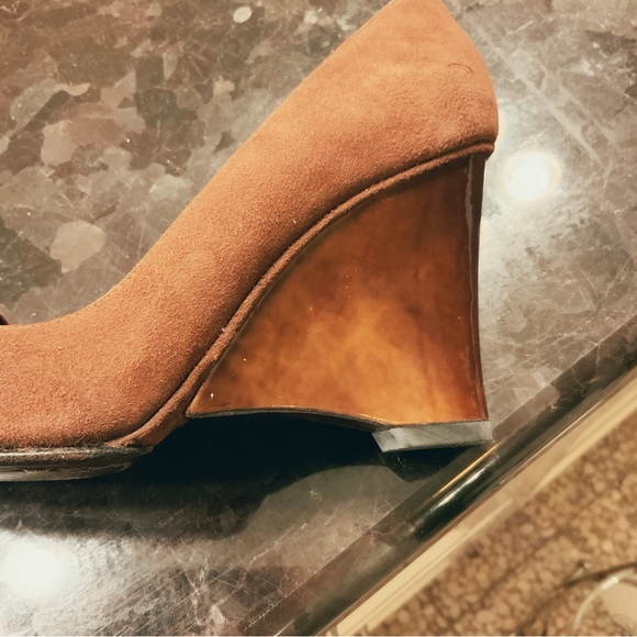 Stuart Weitzman Brown Suede Peep Toe Wedge Marble Heel Bow Tie Accent sz 4.5 - Picture 13 of 16